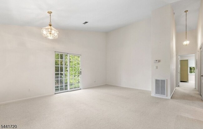 Building Photo - 82 Smithfield Ct