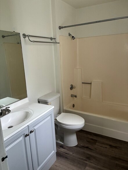 Bathroom 1 - 1025 Southwood Dr