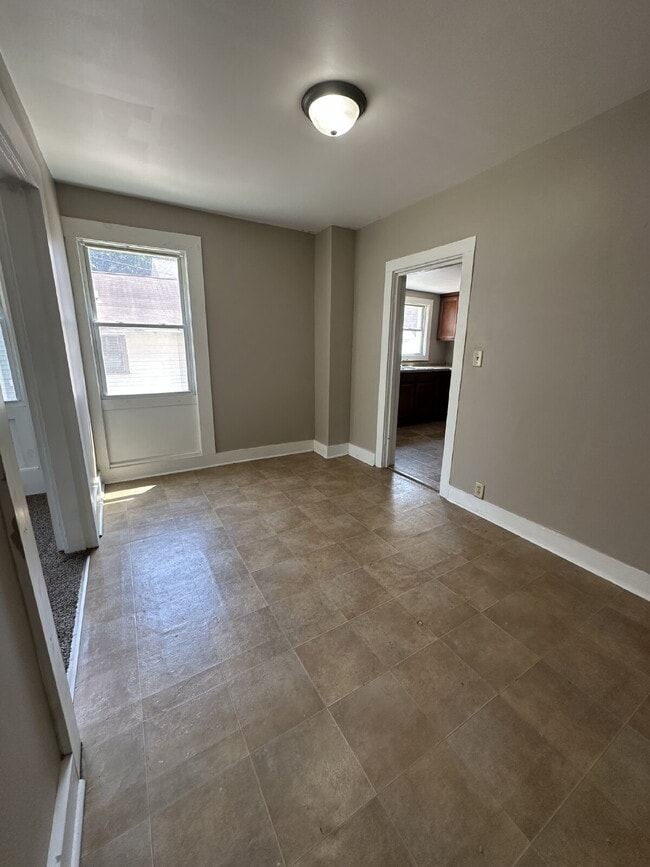 Building Photo - 316 Linn St