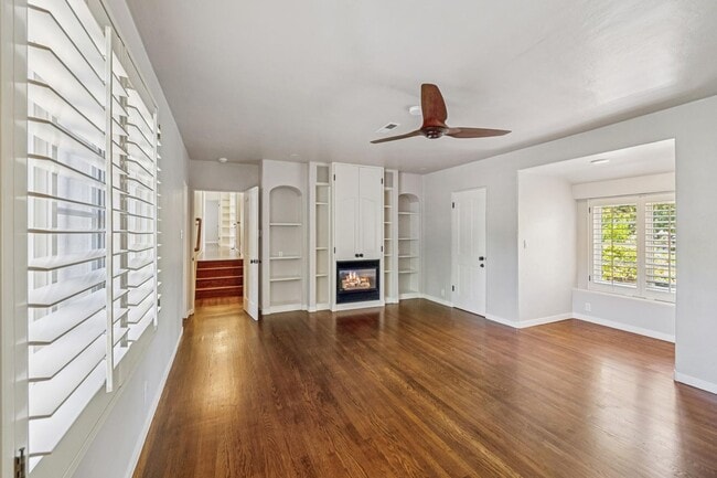 Building Photo - Mediterranean Beauty in Crescent Park – 5B...