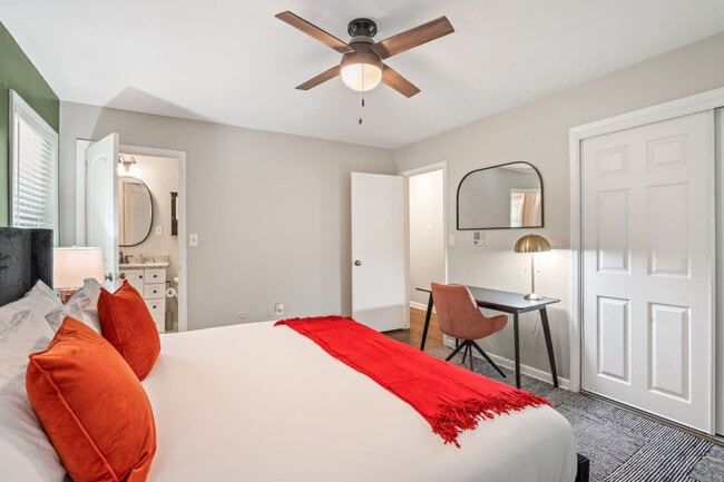 Building Photo - 1618 Cooper Lake Rd SE