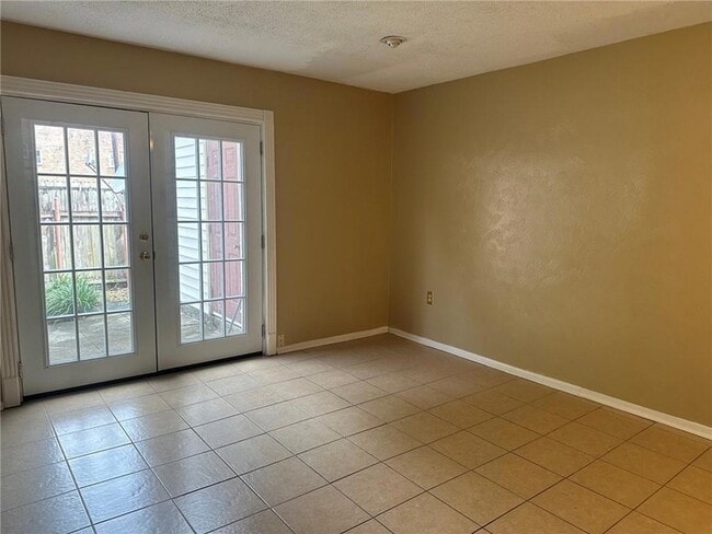 Building Photo - 300 Coral Ave