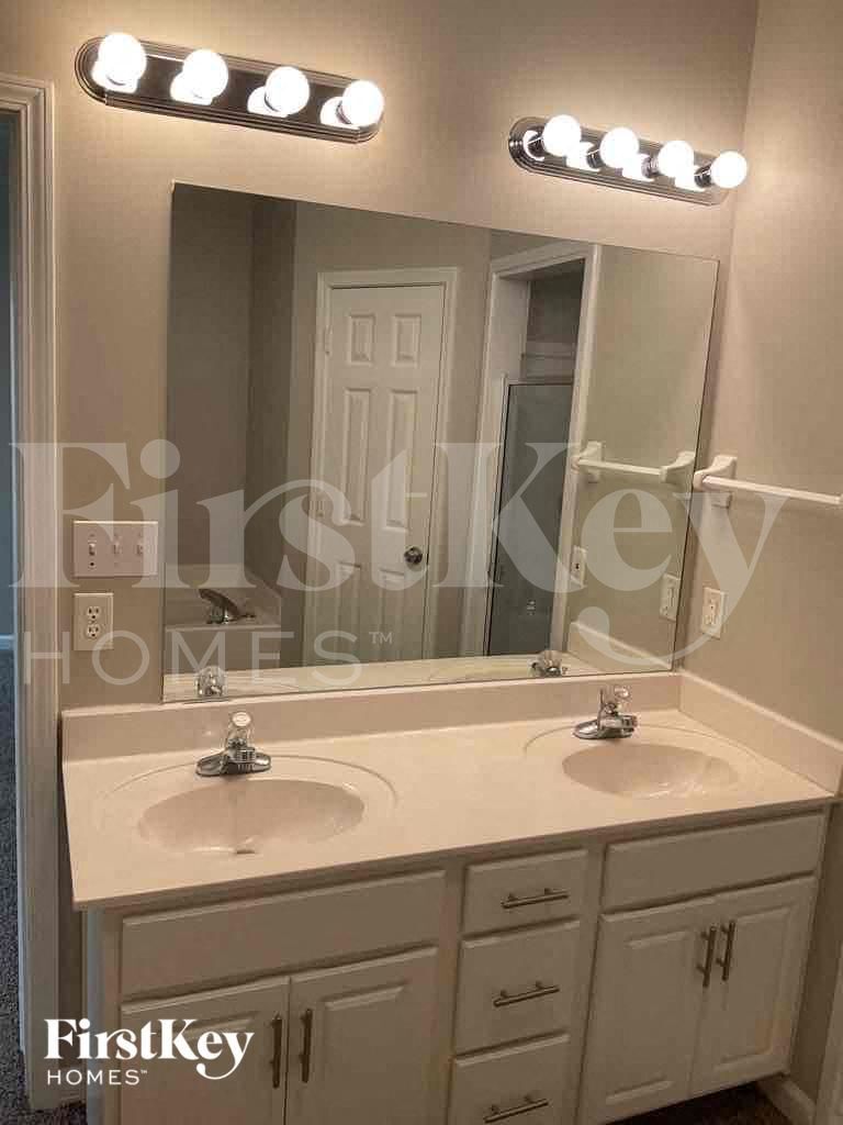 Building Photo - 4563 Park Ridge Pkwy