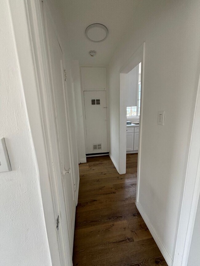 Building Photo - Foothill, 7424