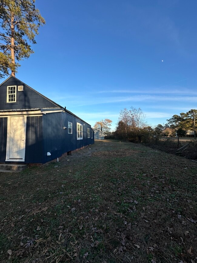 Building Photo - 221 Adamsville Ct