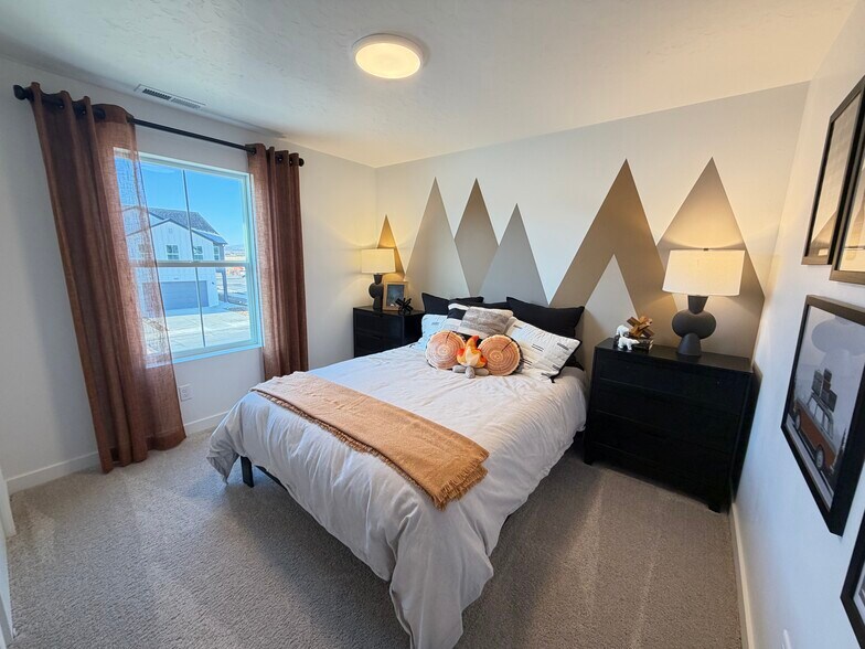 Building Photo - 1566 N Summer Spgs Cv