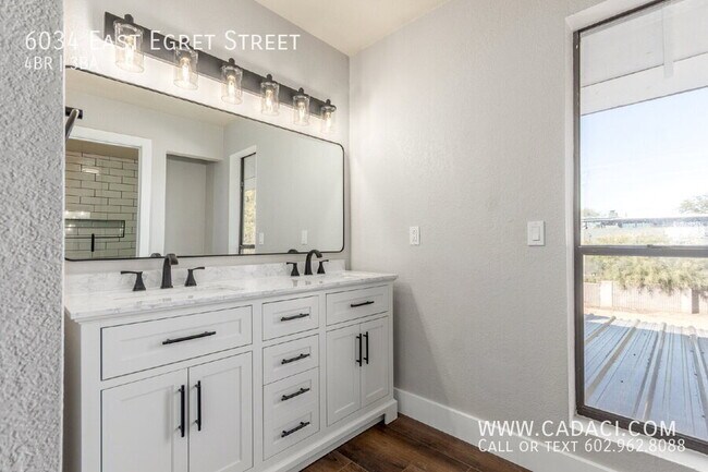 Building Photo - 6034 E Egret St