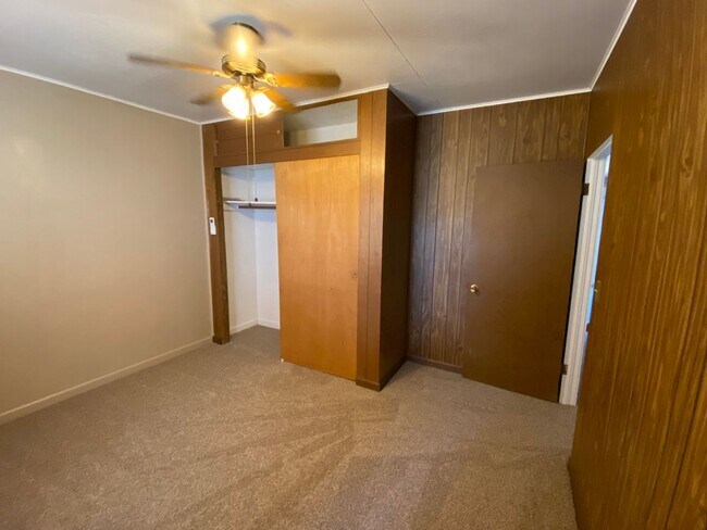 Building Photo - Remodeled Roseburg 4 bedroom home