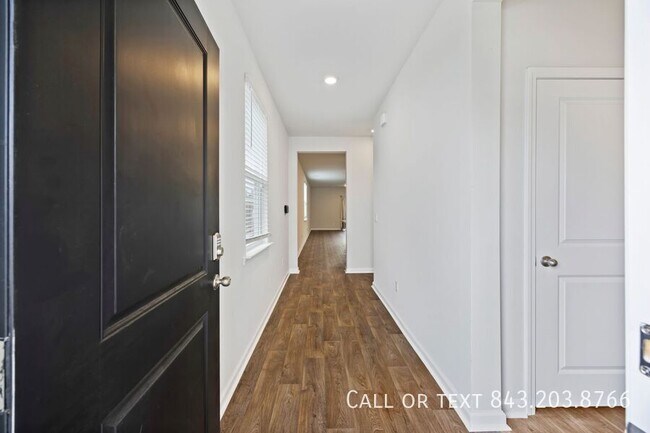 Building Photo - 103 Green Passage Ln