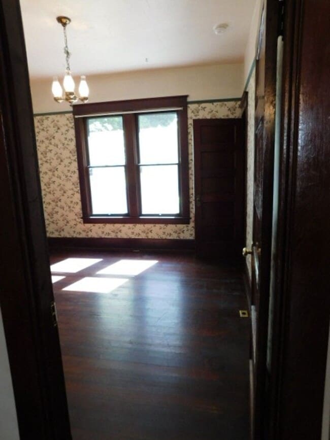 Building Photo - 3Bd/1Ba Two Story House - Available Soon!