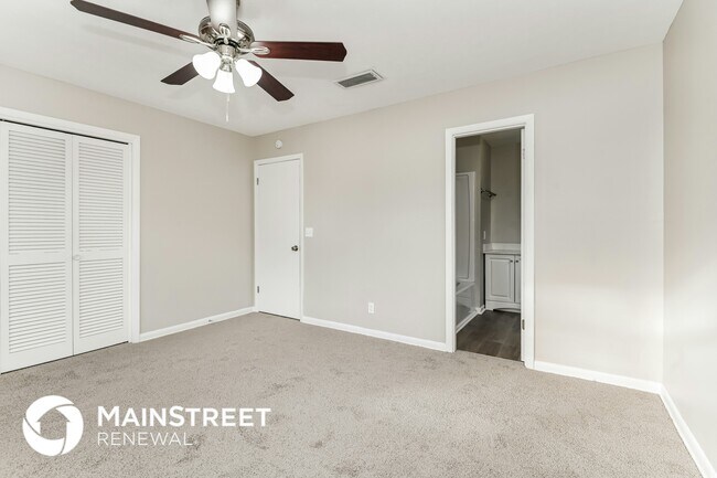 Building Photo - 5563 Primrose Ln