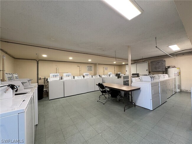 Building Photo - 3325 Arpt Rd S