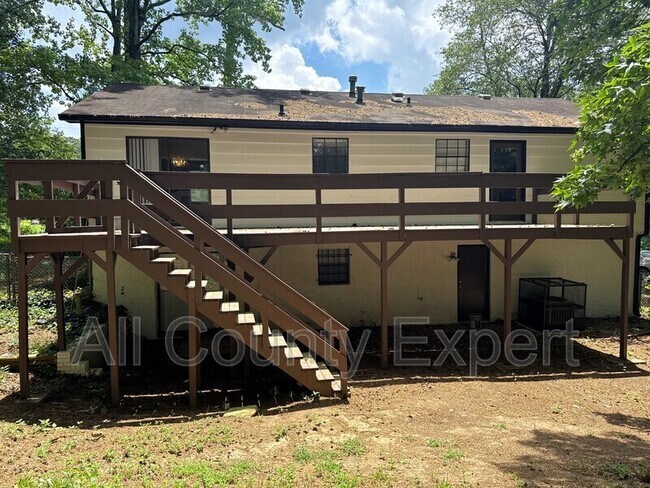 Building Photo - 5798 Hilton Ridge Rd
