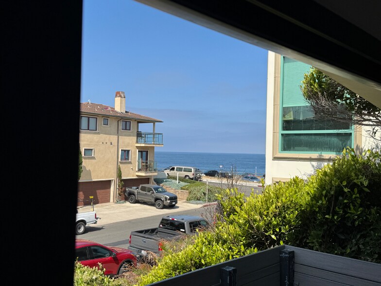 Building Photo - 110 Paseo De La Concha