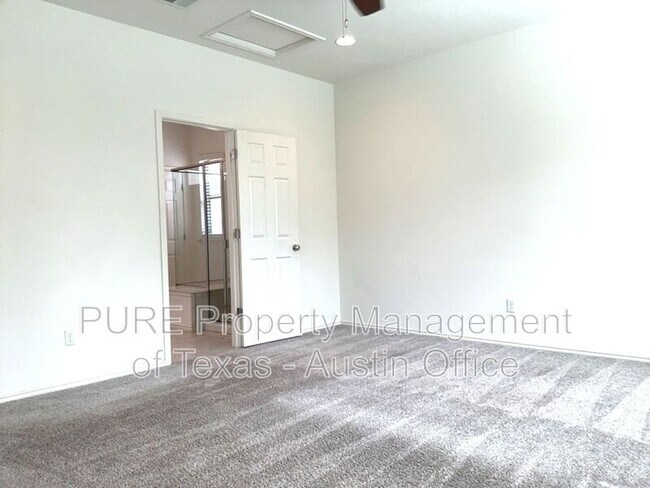 Building Photo - 2305 Twisted Willow Ln