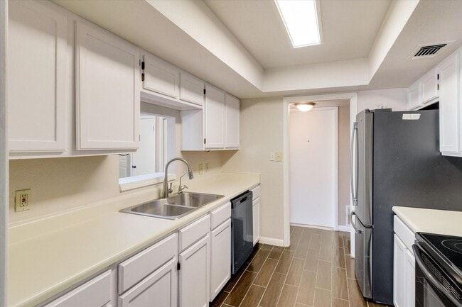 Building Photo - 8401 Echo Creek Ln