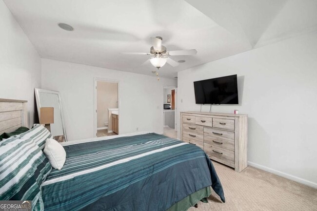 Building Photo - 5227 Whiteoak Ave
