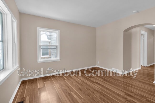 Building Photo - 101 Miller St