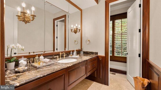 Building Photo - 11218 River View Dr