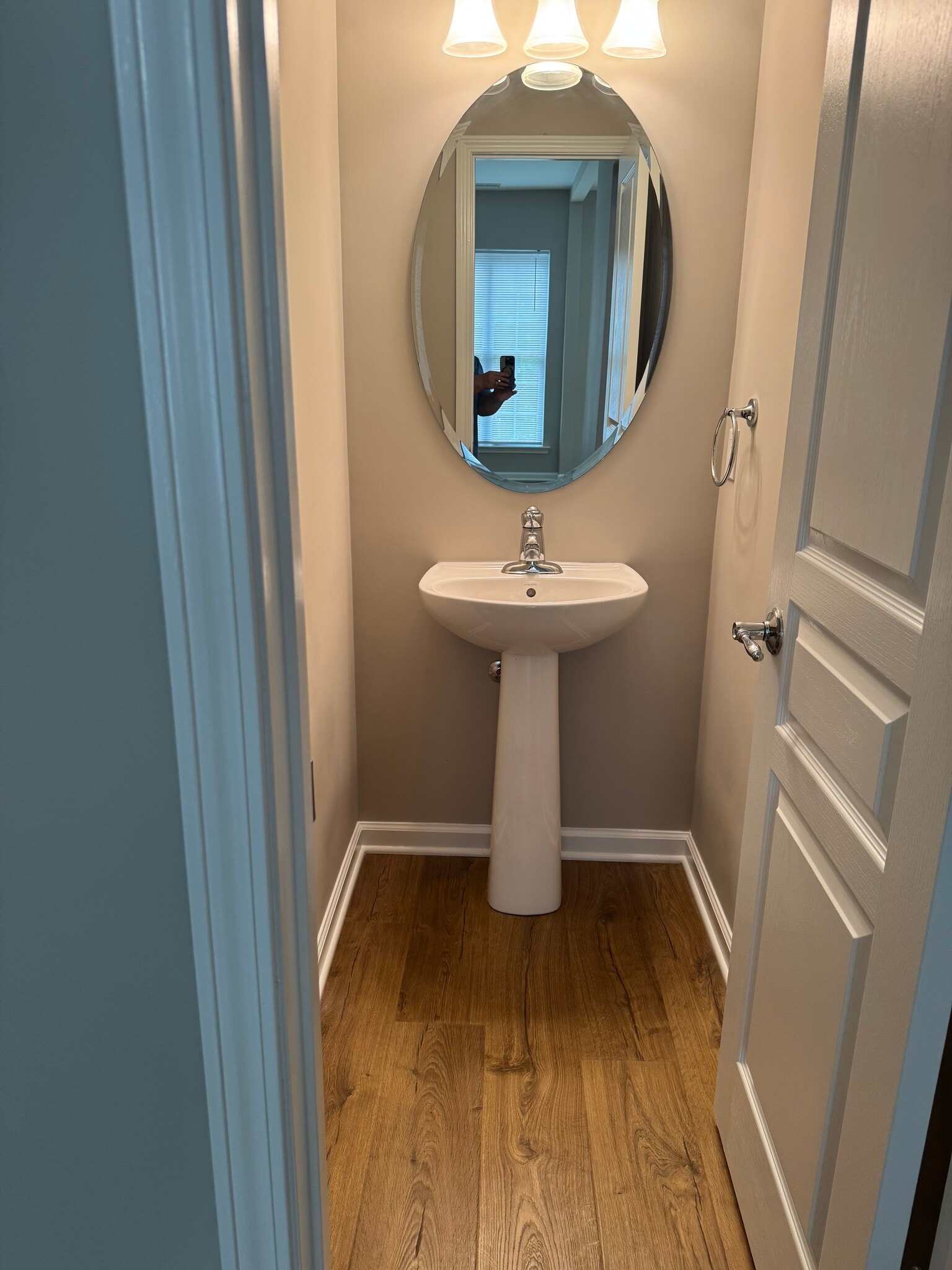 Half bath - 8321 Deckbar Pl