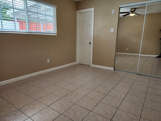 Building Photo - 504 Carlsbad St