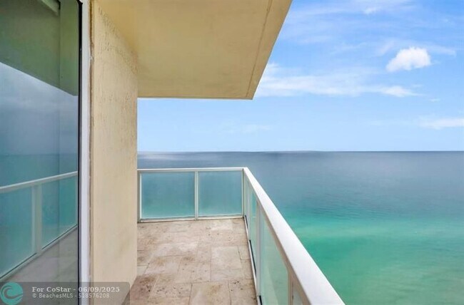 Building Photo - 16699 Collins Ave