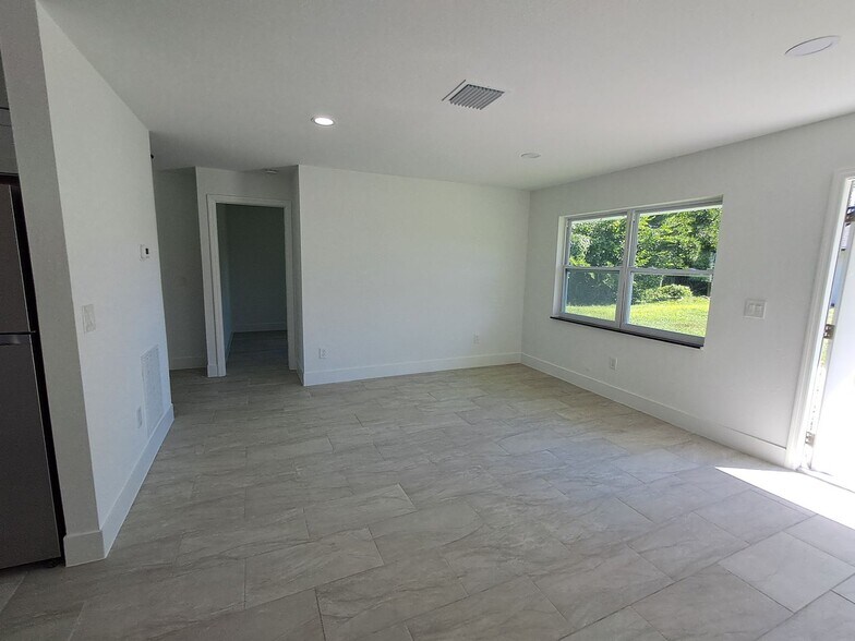 Building Photo - 1042-1056 Old Bridge Road