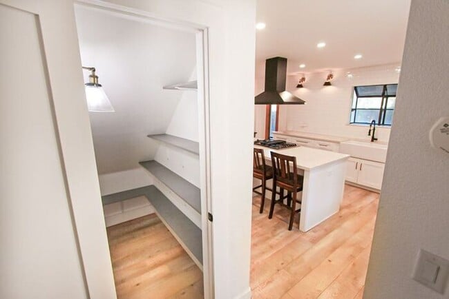 Building Photo - Modern 3 Bed Home for Rent in Riverside CA 92507 Garage Available