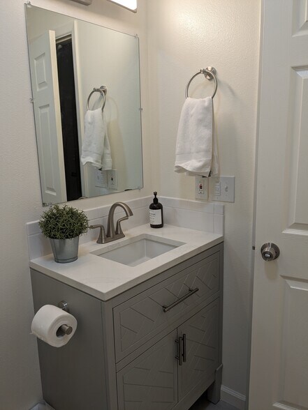 2nd bathroom - 1571 Kibler Ave