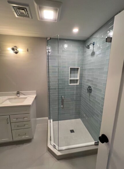 Building Photo - 33 Hovey St