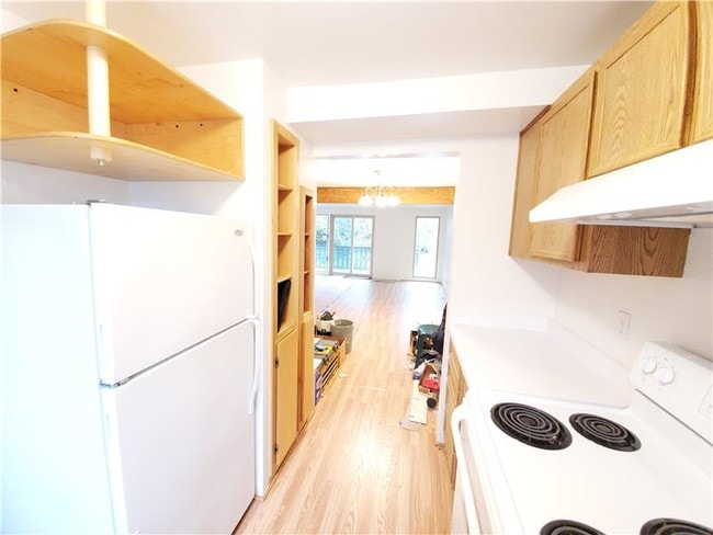 Building Photo - 146 N 144th St