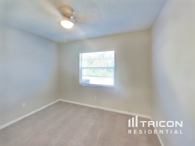 Building Photo - 1028 Hardwood Dr