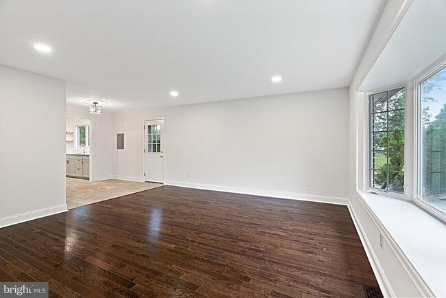 Building Photo - 409 Maiden Ln