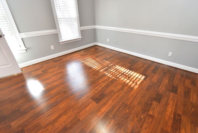 Building Photo - 3924 Hampton Dr