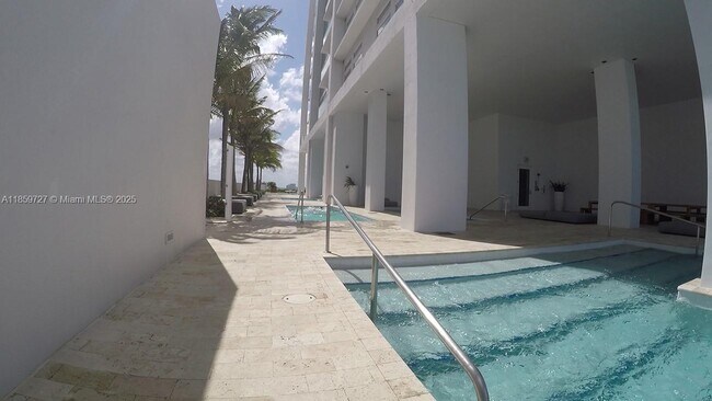 Building Photo - 1040 Biscayne Blvd