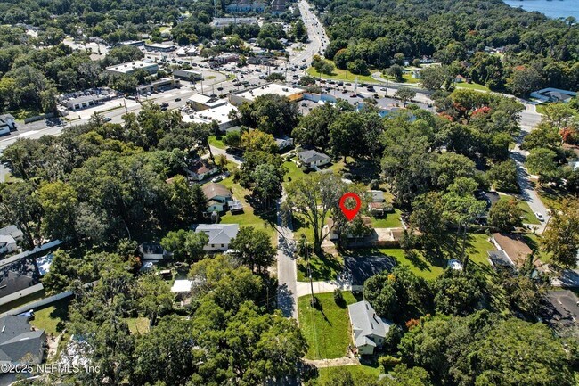 Building Photo - 1546 River Hills Cir W