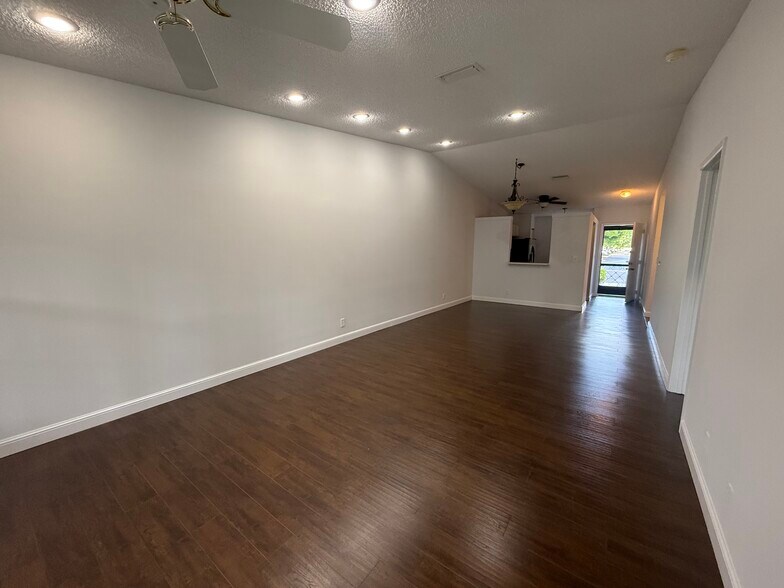 Building Photo - 18595 Egret Way