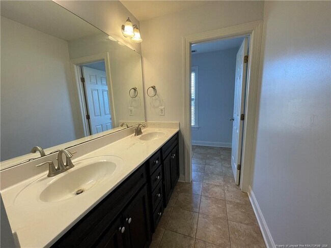 Building Photo - 86 Marquis Dr