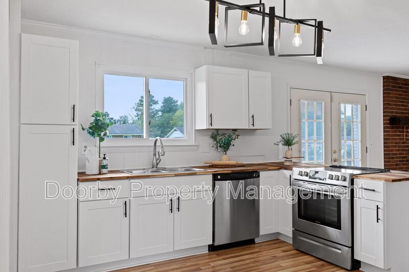 Building Photo - 841 Kay Cir