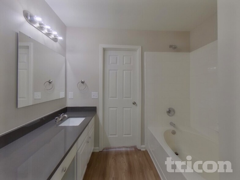 Building Photo - 10816 Rumson Ct