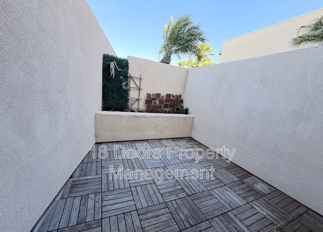 Building Photo - 5726 La Jolla Blvd