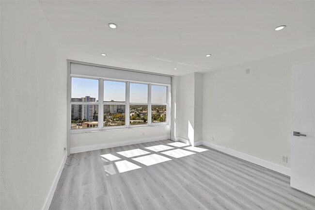 Building Photo - 3700 Galt Ocean Dr