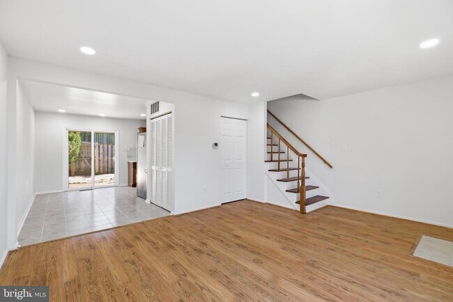 Building Photo - 102 N Duke Dr