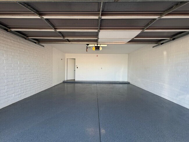 Building Photo - 5337 E Thunderbird Rd