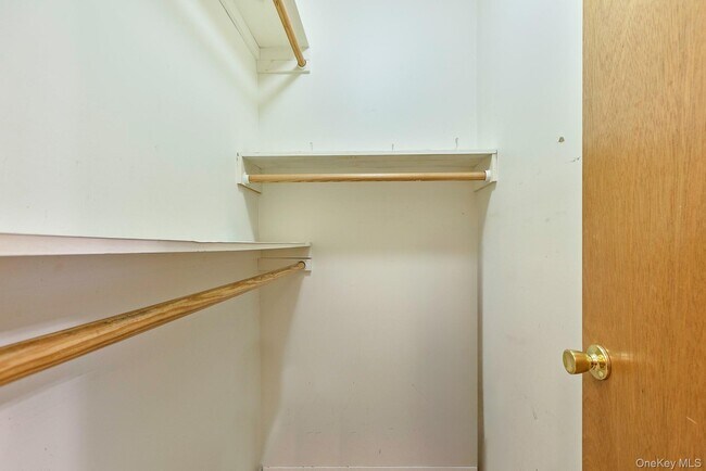 Building Photo - 4 Brooktree Ct