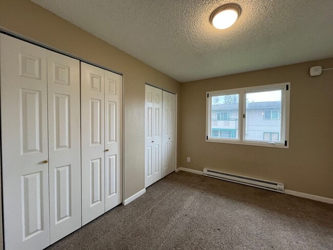 Building Photo - Stunning Two Bedroom home in East Anchorage
