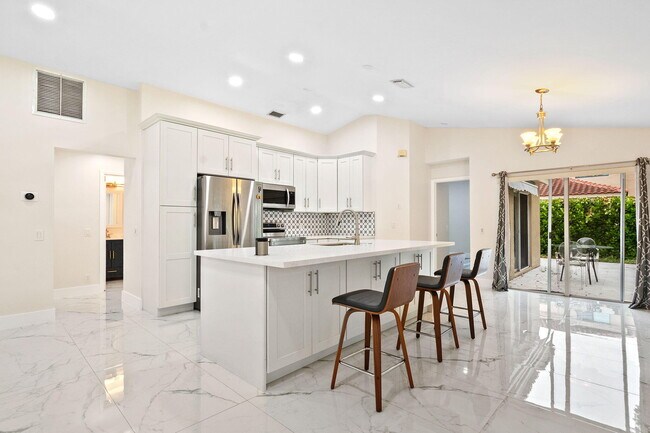 Building Photo - 4498 Dogwood Cir