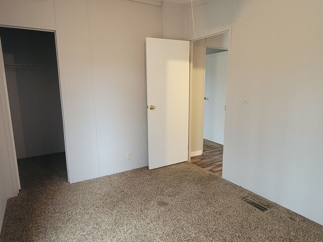 Building Photo - Charming and Peaceful Private Home with Granite Countertops & Wooded Views