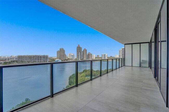 Building Photo - 5000 Island Estates Dr