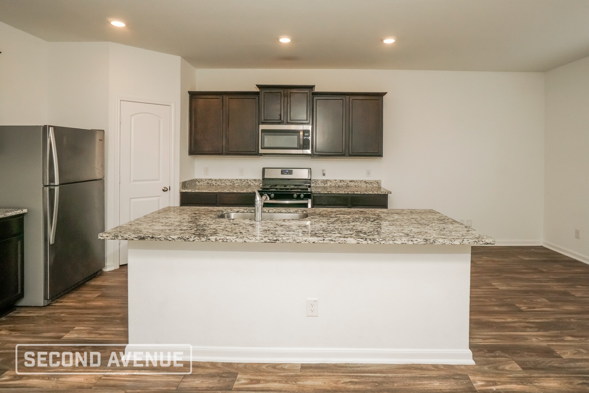 Building Photo - 3027 Jackson Smt